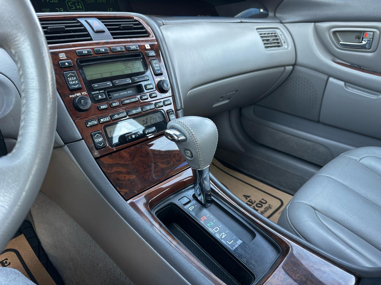 Toyota Avalon XL 2004