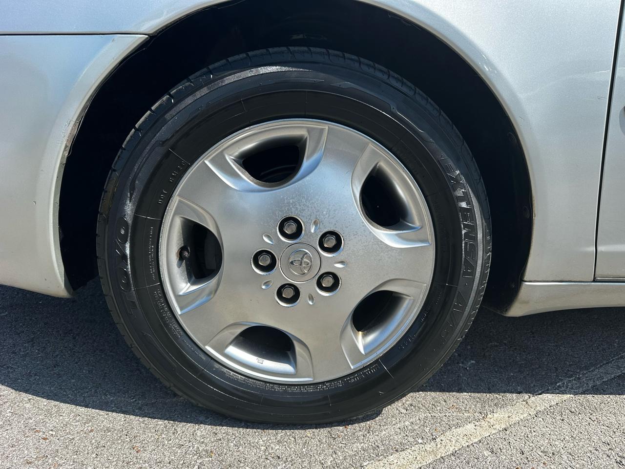 Toyota Avalon XL 2004