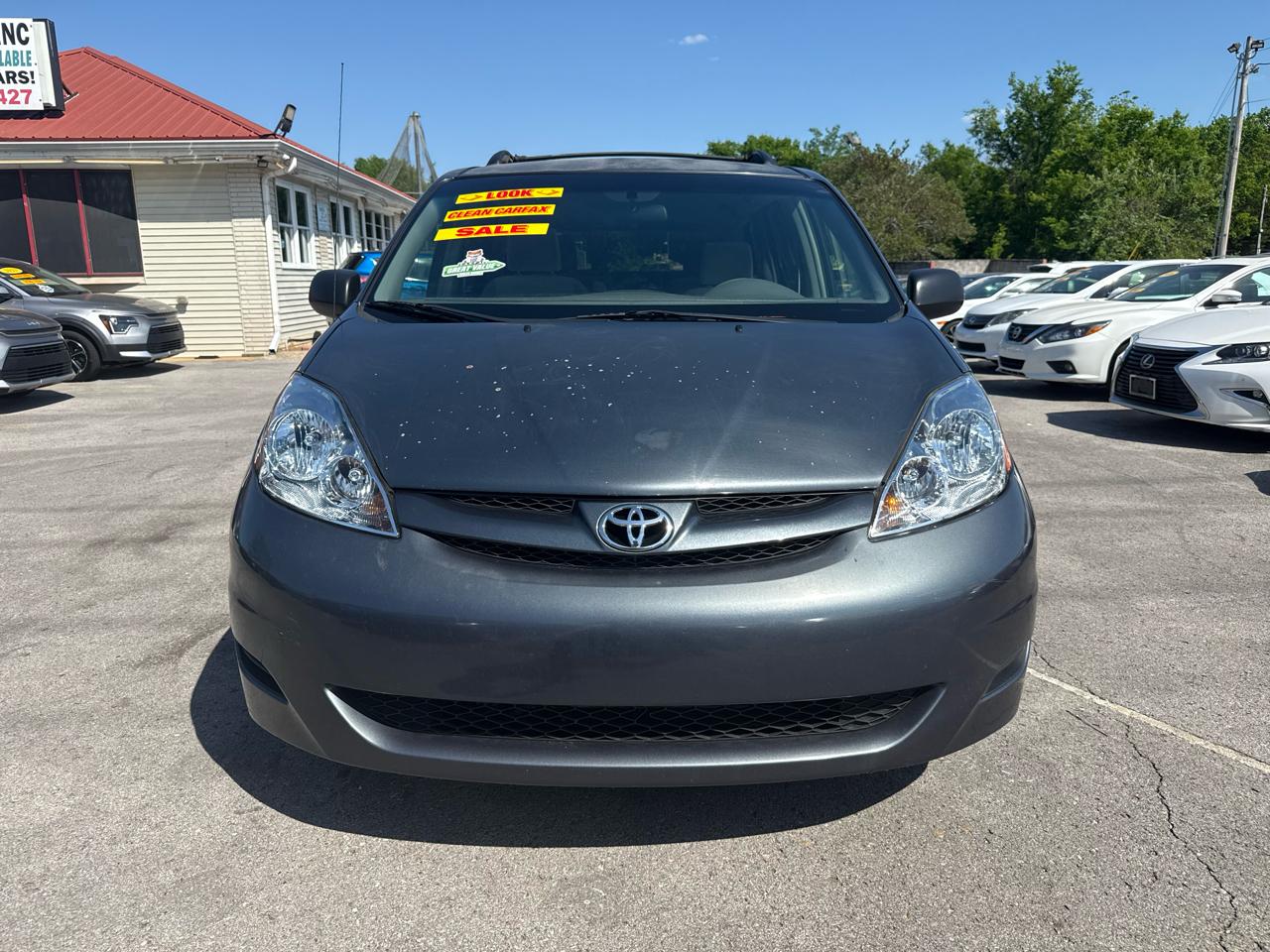 Toyota Sienna LE FWD 8-Passenger Seating 2008