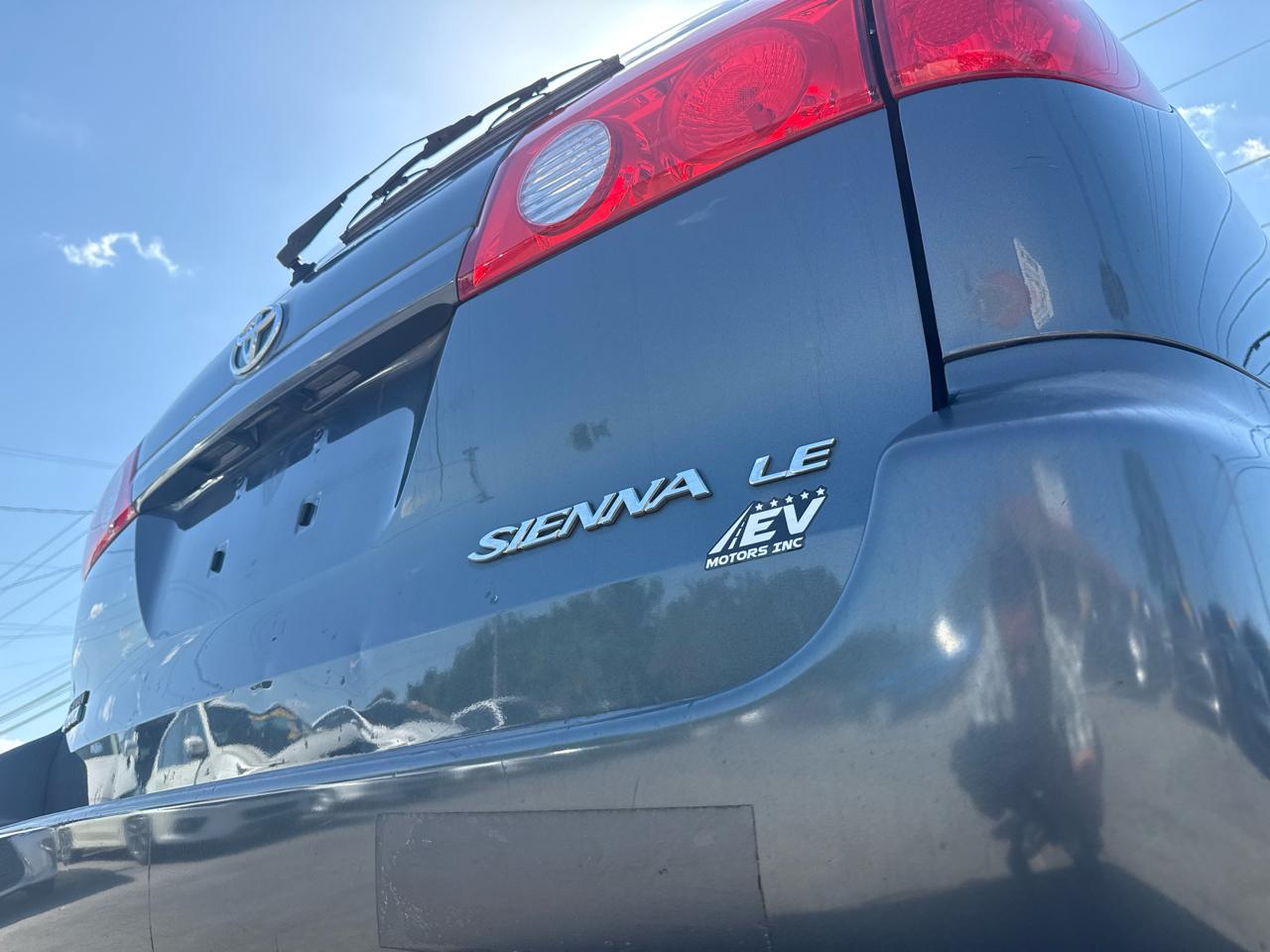 Toyota Sienna LE FWD 8-Passenger Seating 2008