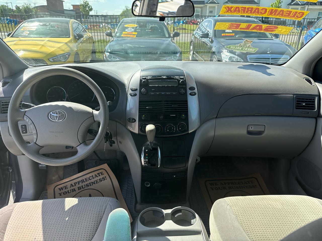 Toyota Sienna LE FWD 8-Passenger Seating 2008