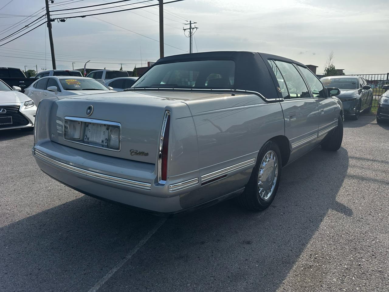 Cadillac DeVille Base 1998