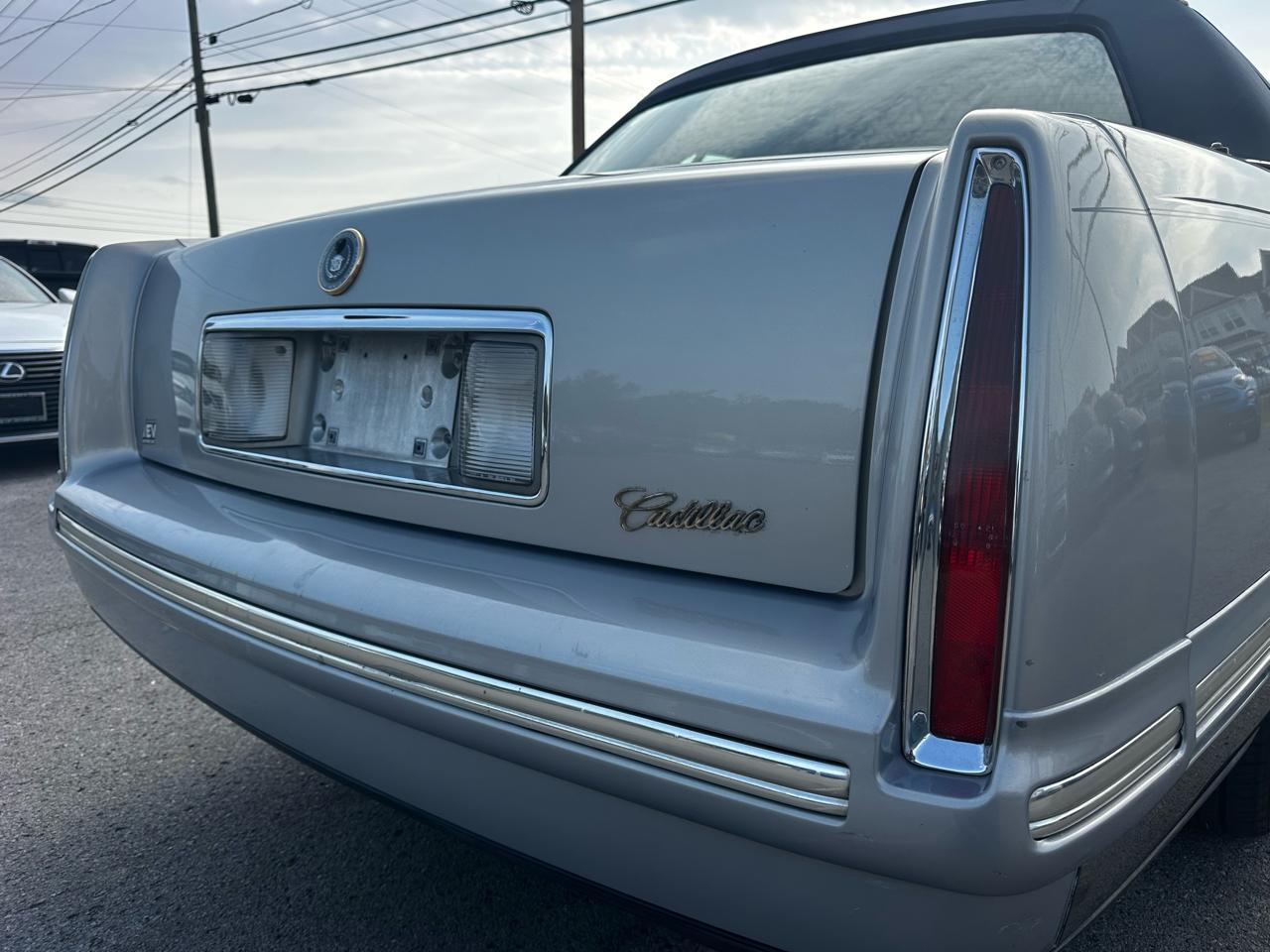 Cadillac DeVille Base 1998