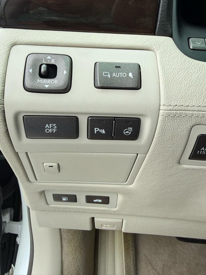 Lexus LS 460 L Luxury Sedan 2007