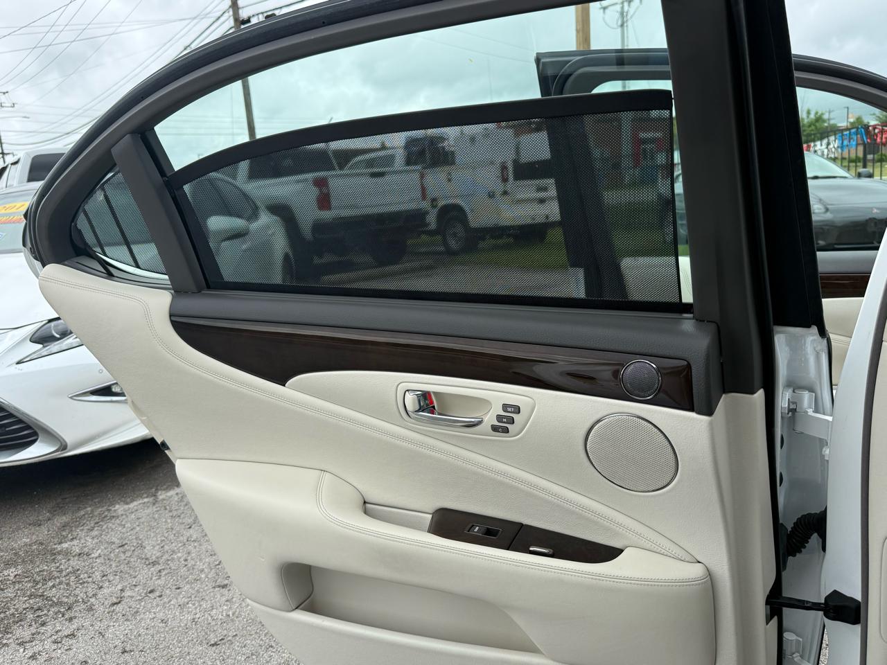 Lexus LS 460 L Luxury Sedan 2007