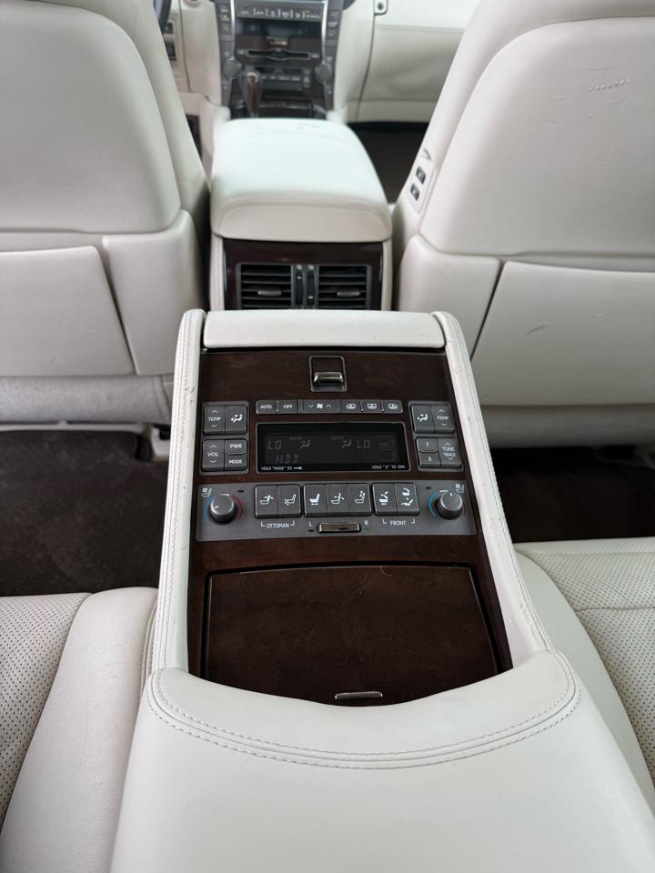 Lexus LS 460 L Luxury Sedan 2007