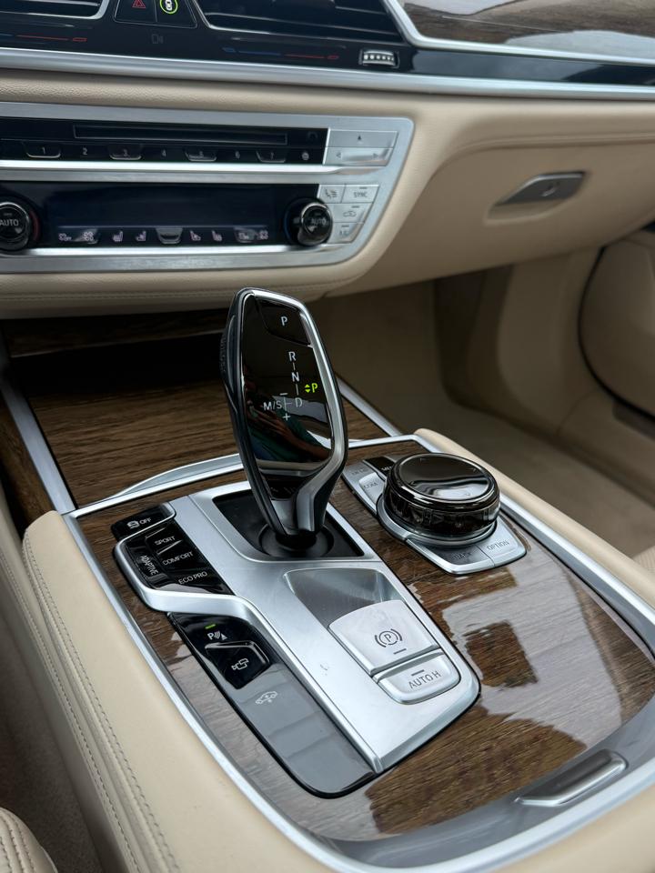 BMW 7-Series 740i 2017