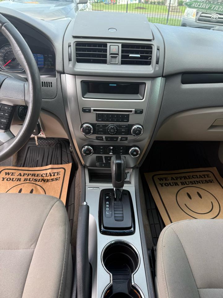 Ford Fusion Hybrid Sedan 2010