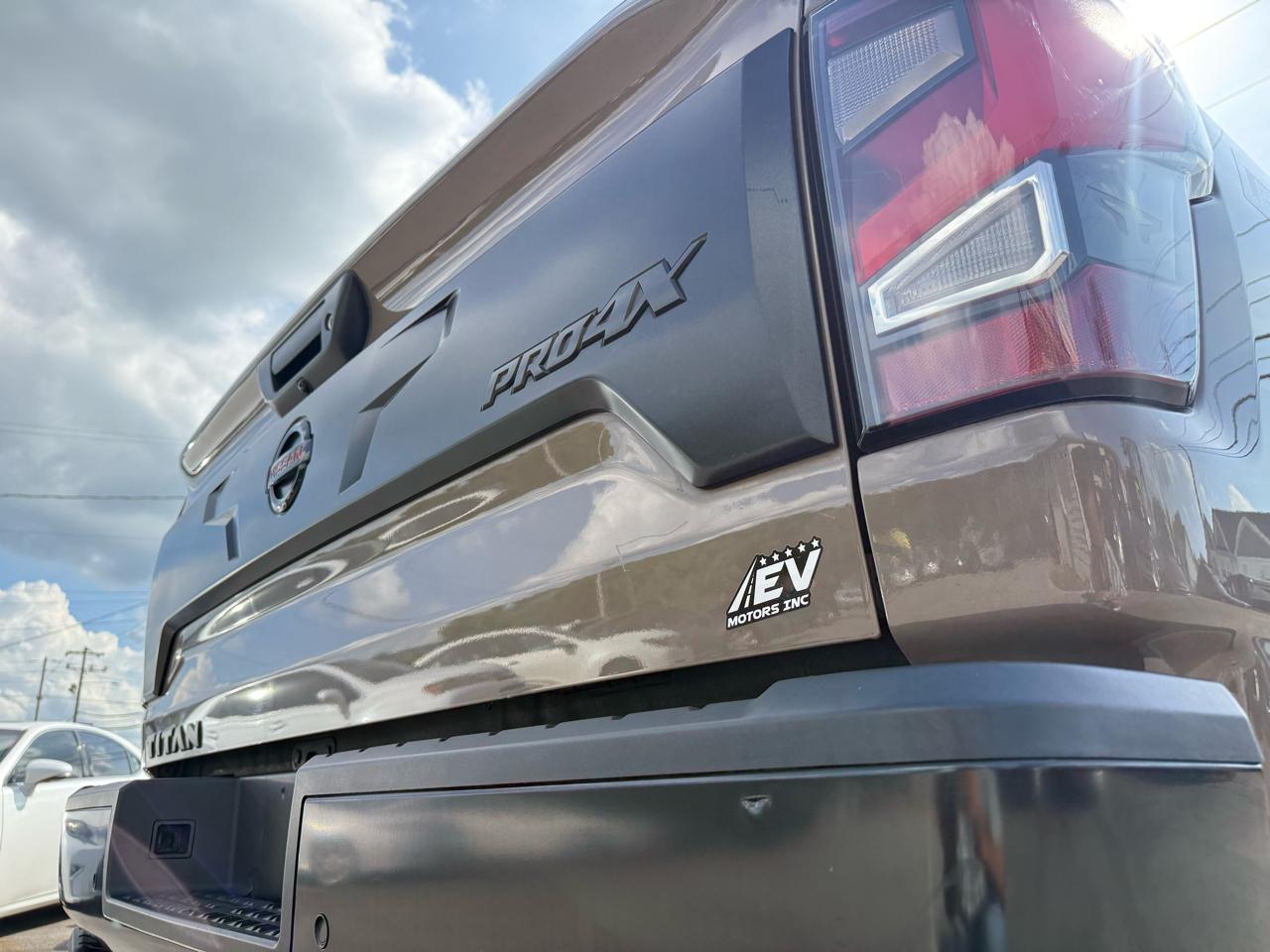 Nissan Titan PRO-4X Crew Cab 4WD 2021