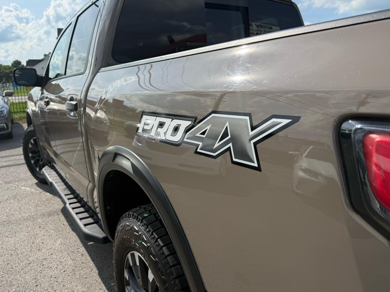 Nissan Titan PRO-4X Crew Cab 4WD 2021