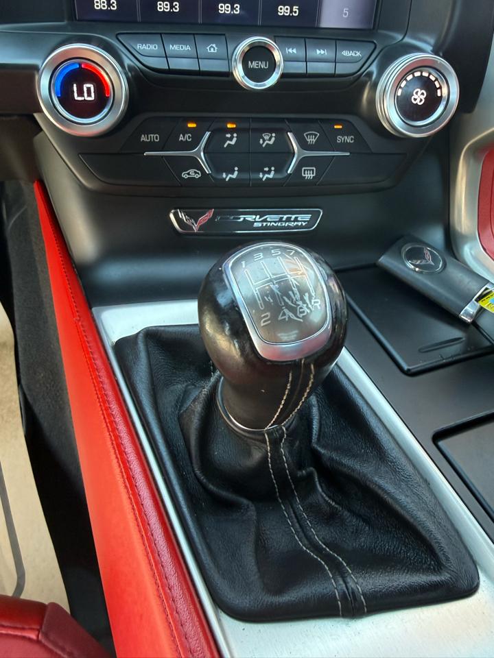 Chevrolet Corvette 2dr Stingray Conv w/2LT 2015