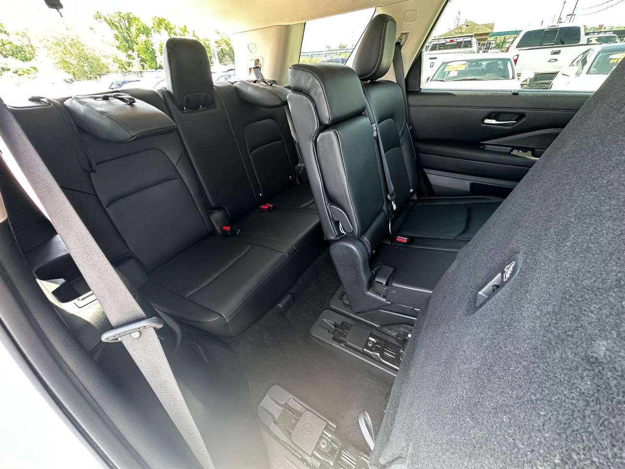 Nissan Pathfinder SL 4WD 2023