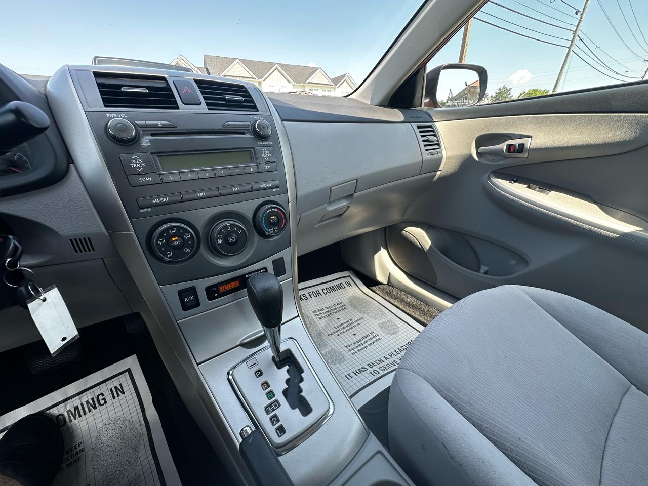 Toyota Corolla 4dr Sdn LE Auto 2011