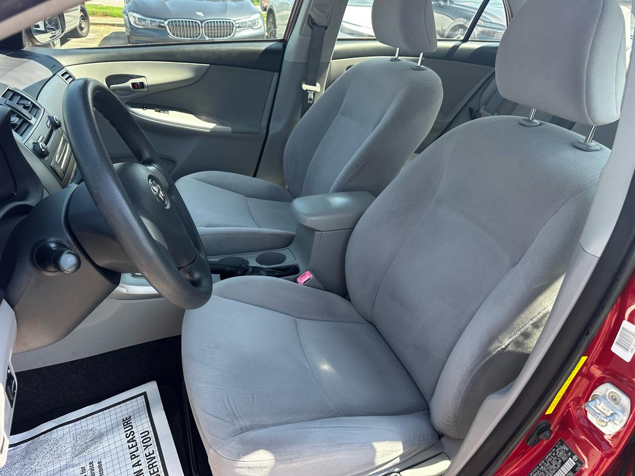 Toyota Corolla 4dr Sdn LE Auto 2011