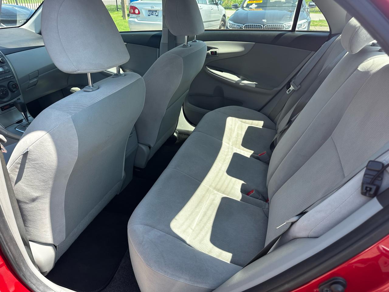 Toyota Corolla 4dr Sdn LE Auto 2011