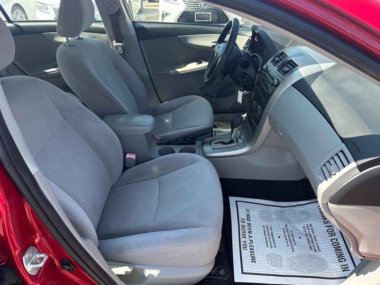 Toyota Corolla 4dr Sdn LE Auto 2011