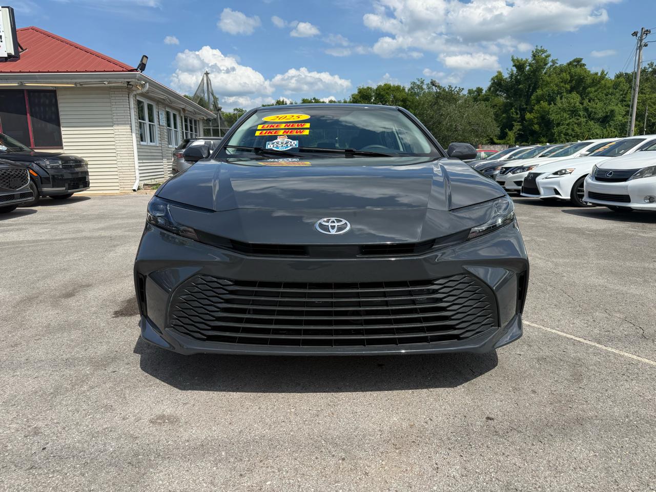 Toyota Camry Hybrid XLE 2025