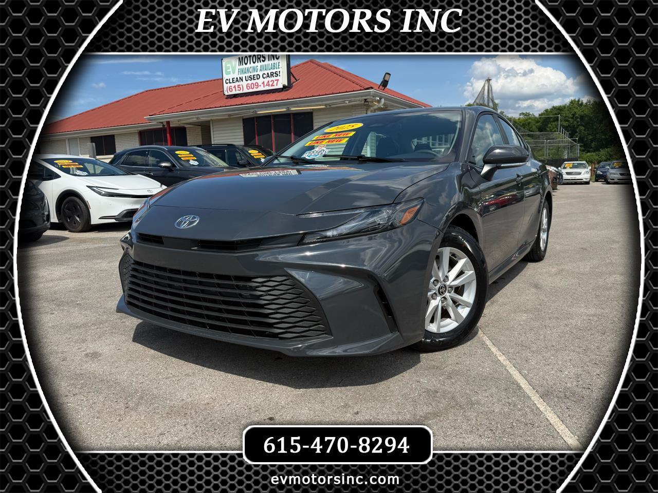 Toyota Camry Hybrid XLE 2025