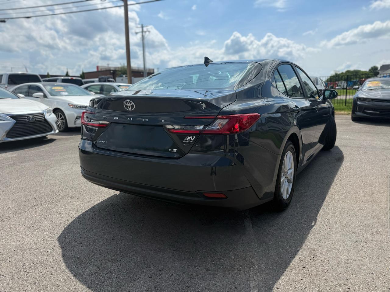 Toyota Camry Hybrid XLE 2025