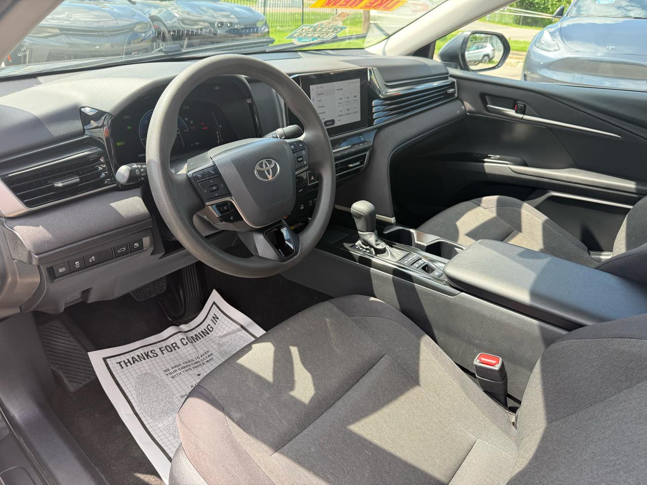 Toyota Camry Hybrid XLE 2025