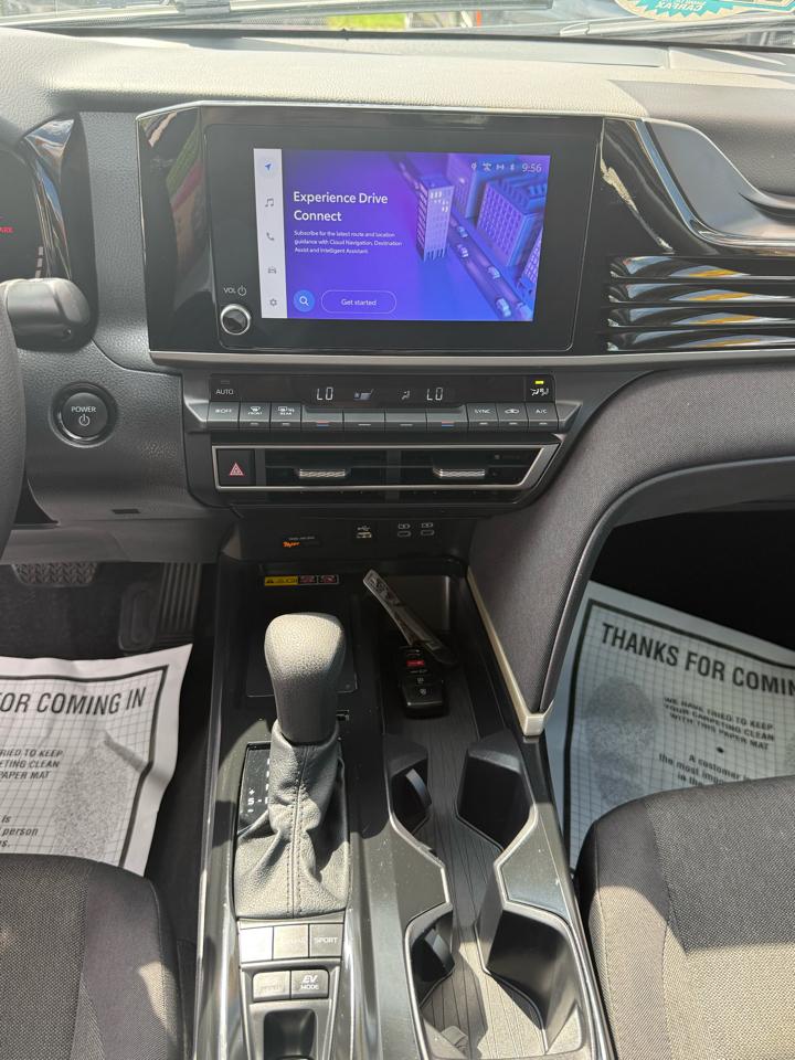 Toyota Camry Hybrid XLE 2025
