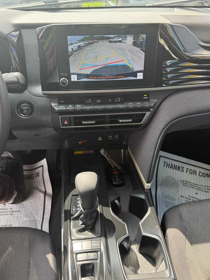 Toyota Camry Hybrid XLE 2025