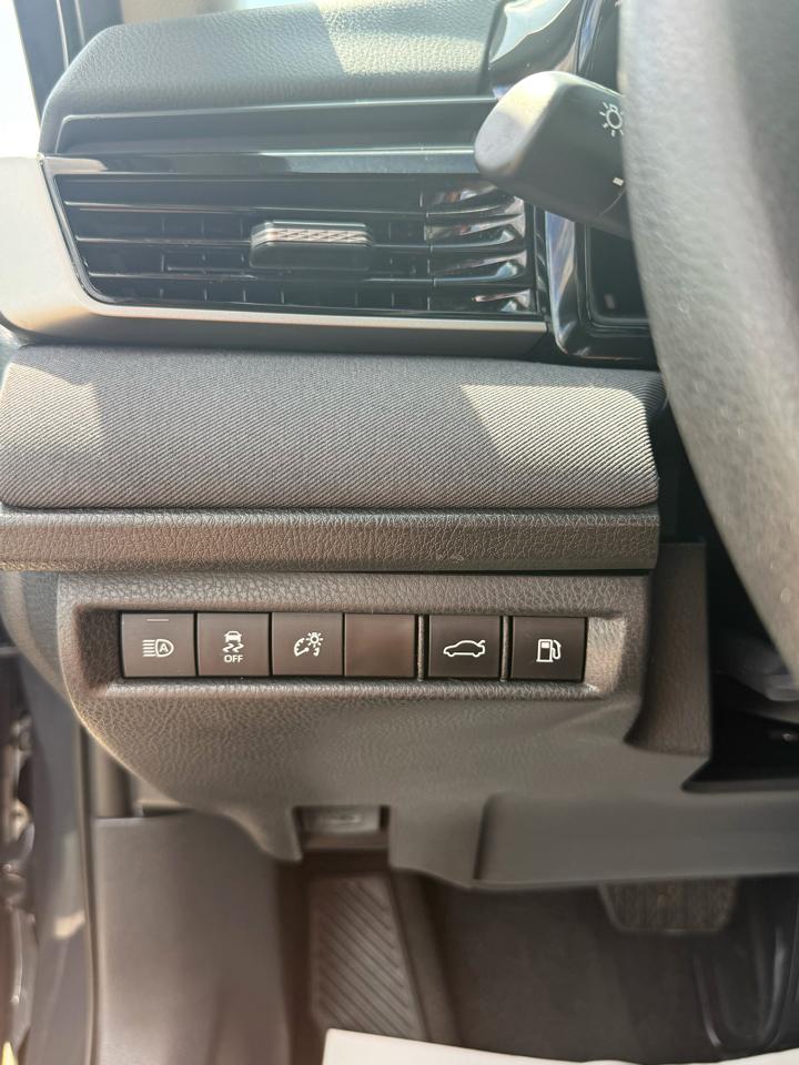Toyota Camry Hybrid XLE 2025