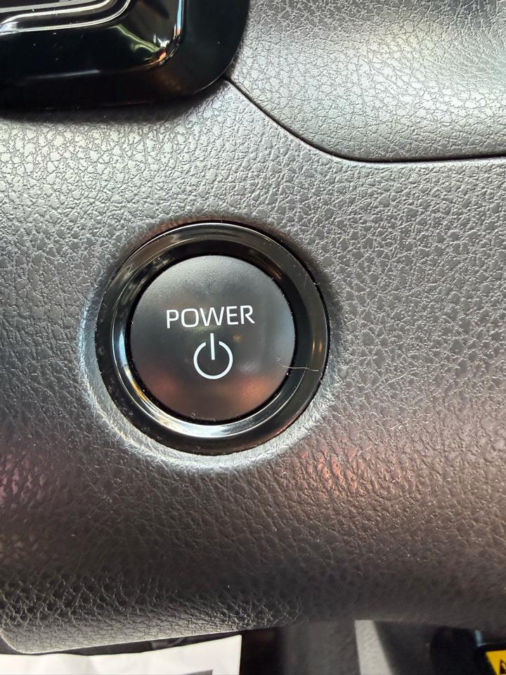 Toyota Camry Hybrid XLE 2025