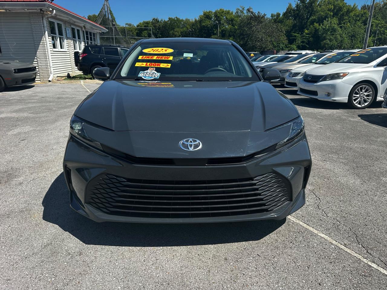 Toyota Camry Hybrid XLE 2025
