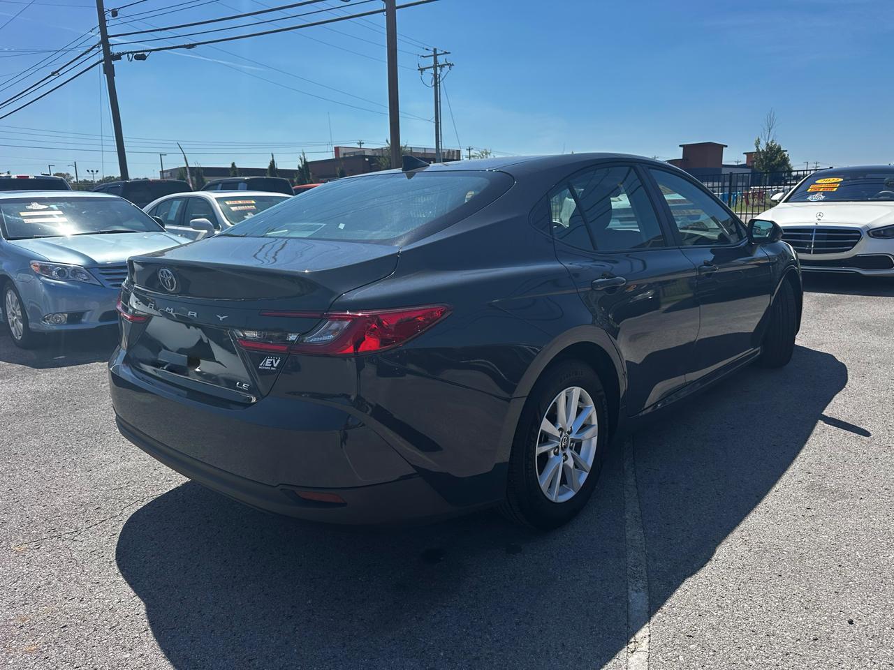 Toyota Camry Hybrid XLE 2025