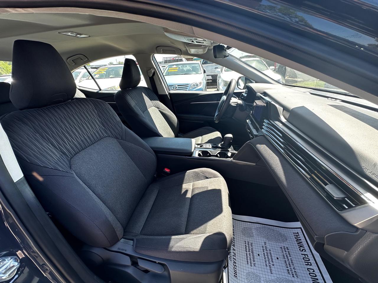 Toyota Camry Hybrid XLE 2025