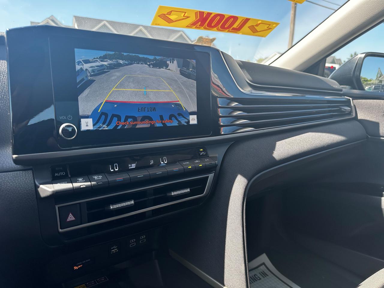 Toyota Camry Hybrid XLE 2025