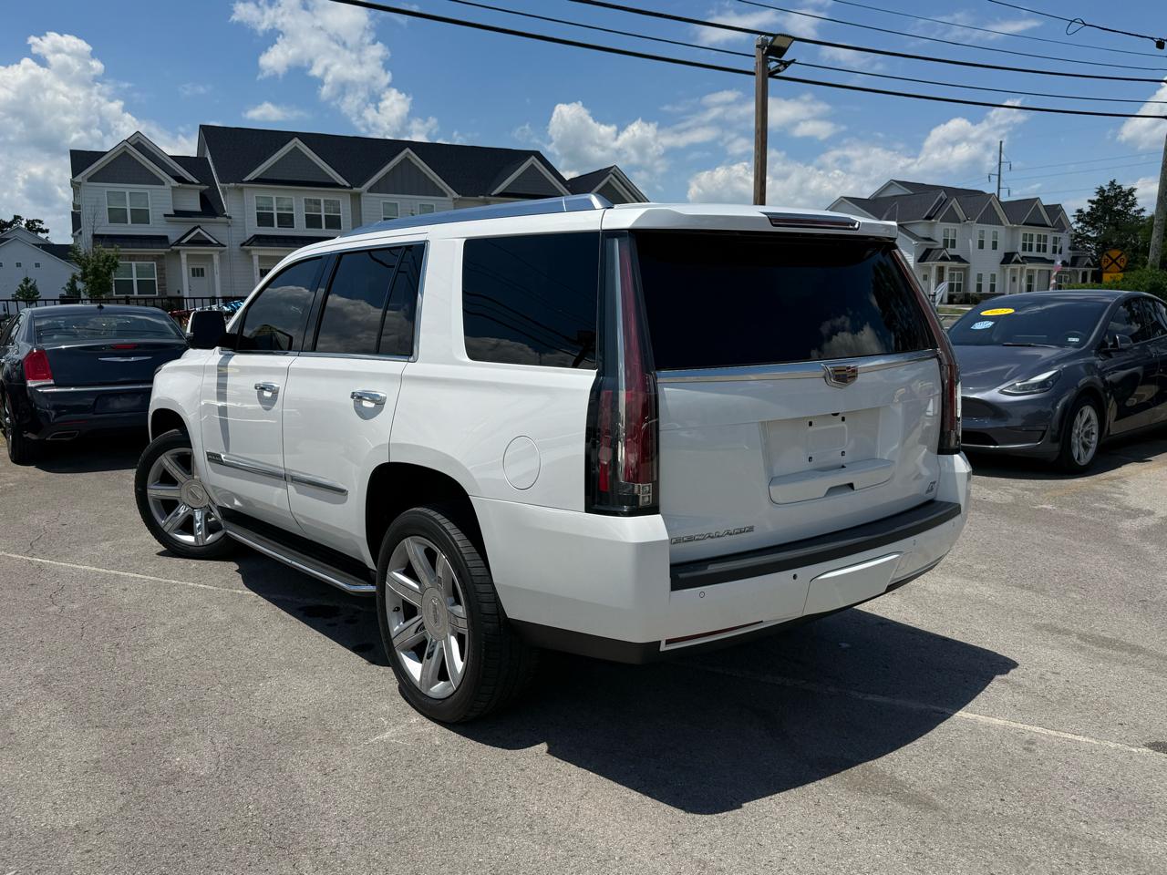 Cadillac Escalade Luxury 2WD 2016