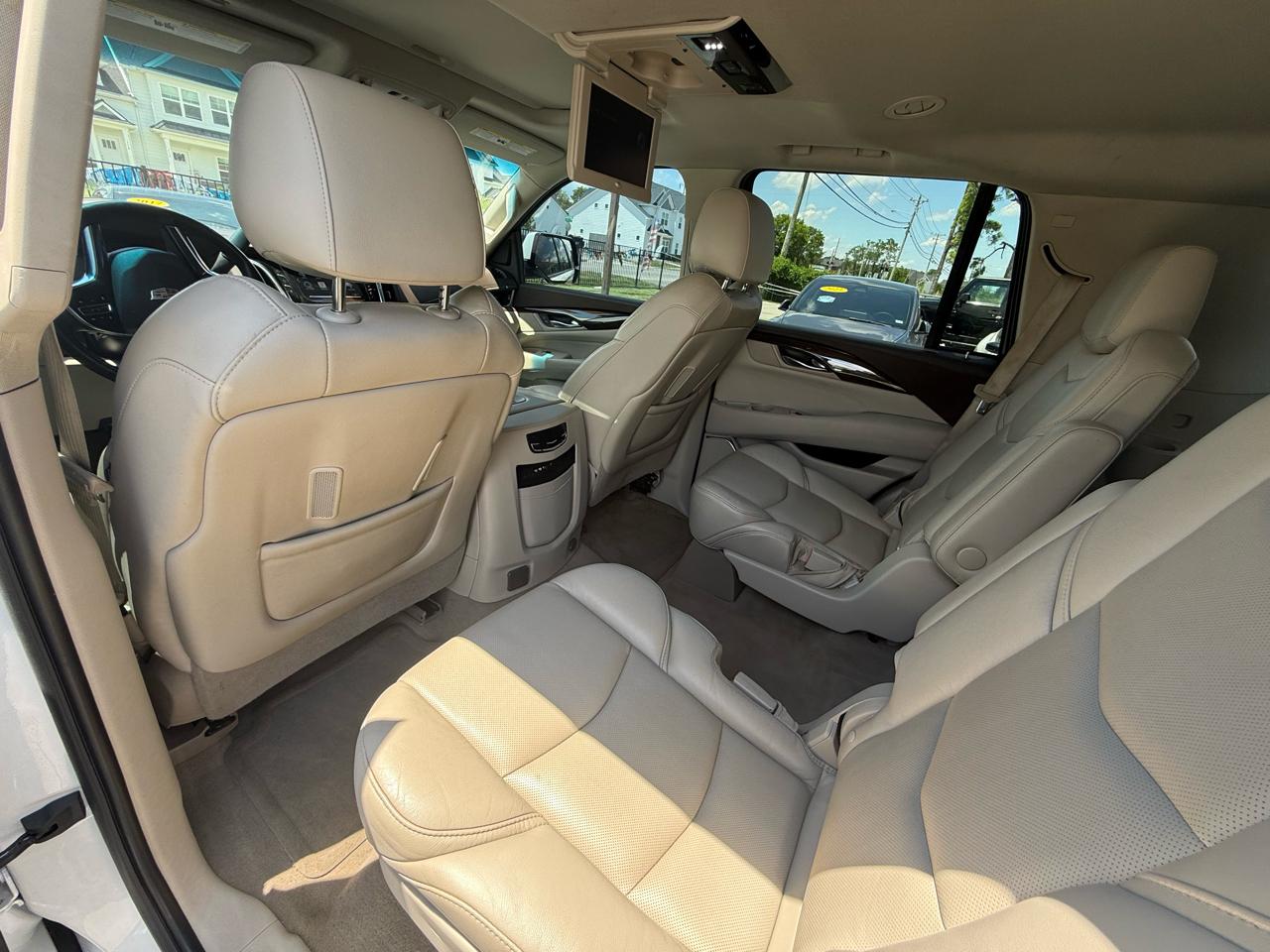 Cadillac Escalade Luxury 2WD 2016