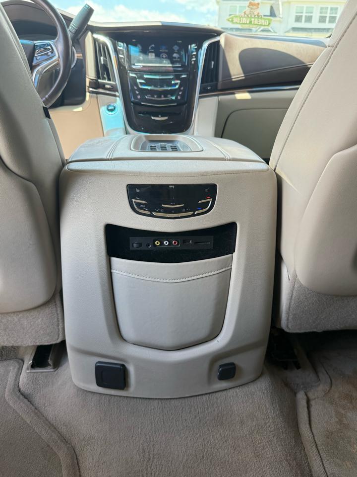 Cadillac Escalade Luxury 2WD 2016