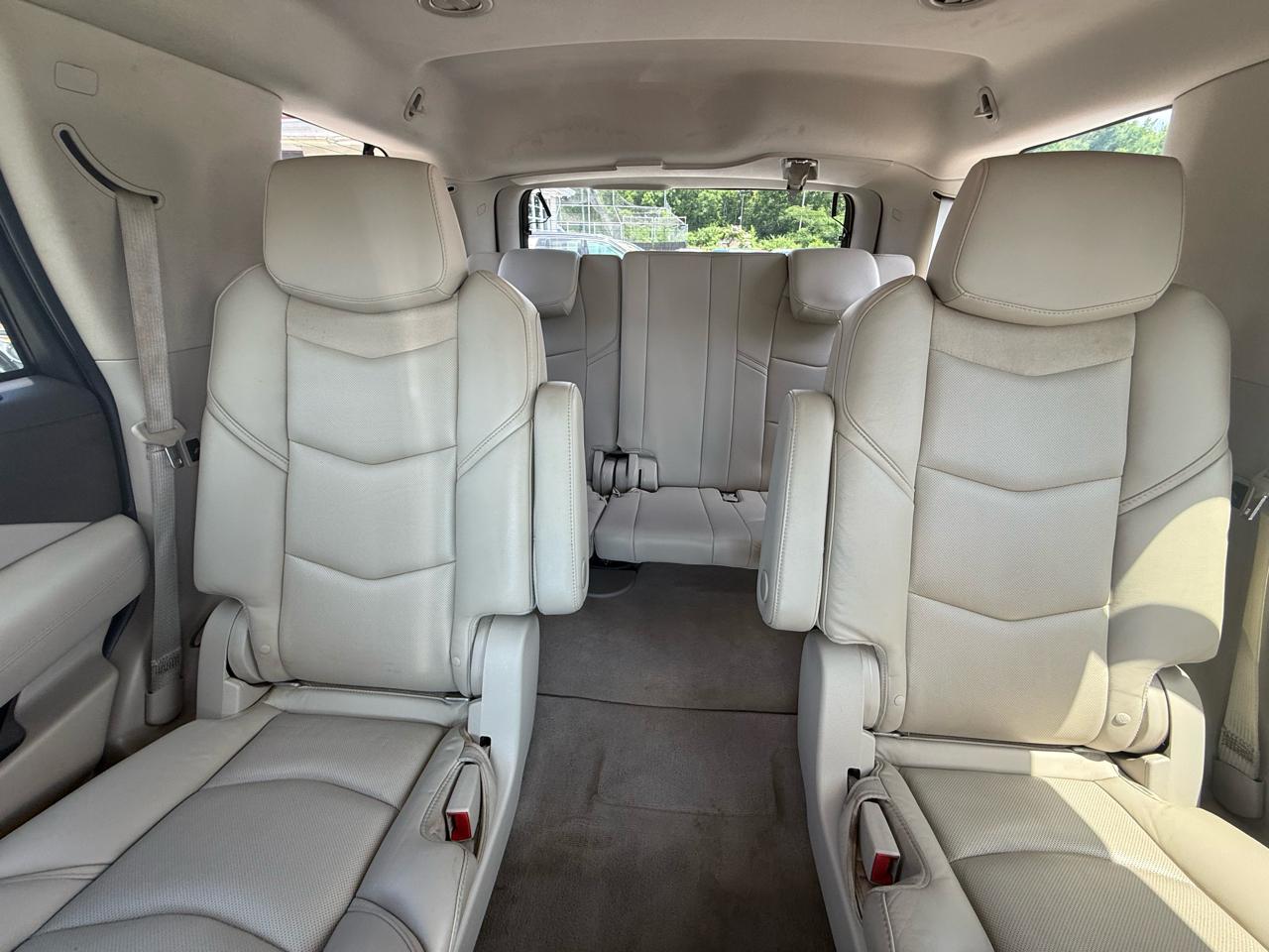 Cadillac Escalade Luxury 2WD 2016