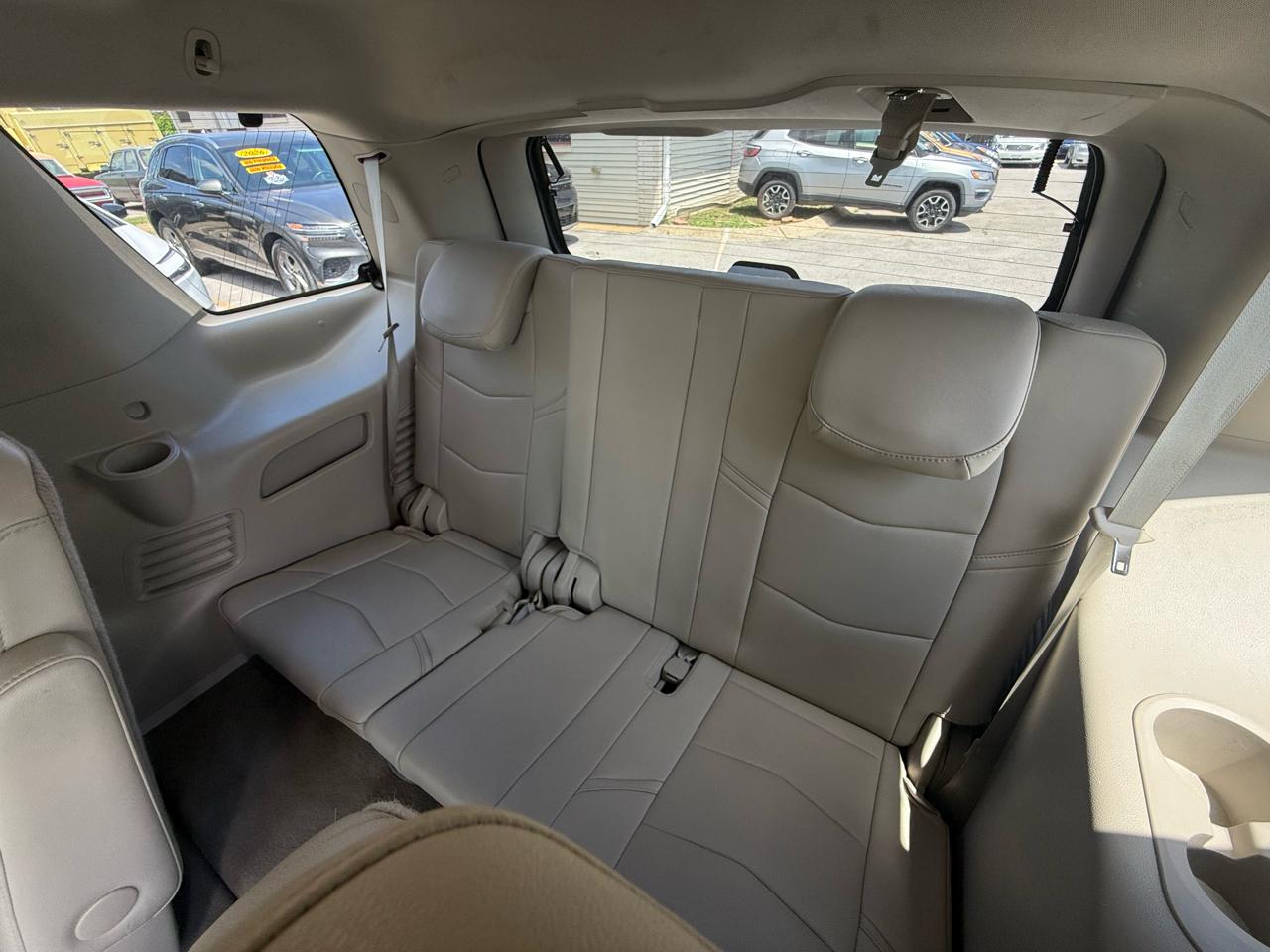 Cadillac Escalade Luxury 2WD 2016