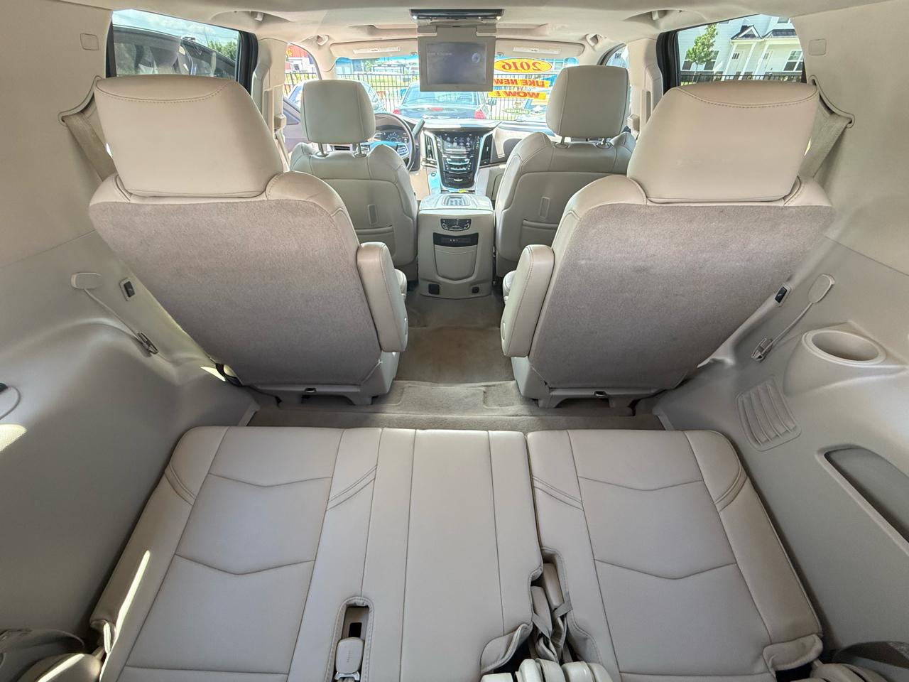 Cadillac Escalade Luxury 2WD 2016