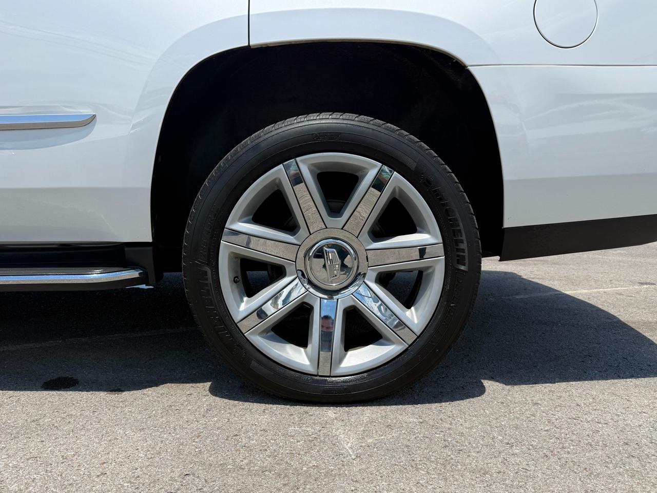 Cadillac Escalade Luxury 2WD 2016