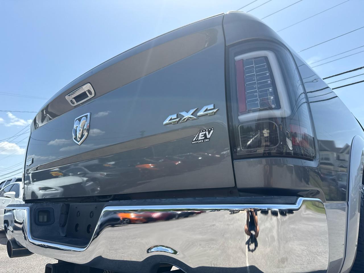RAM 1500 Laramie Quad Cab 4WD 2013