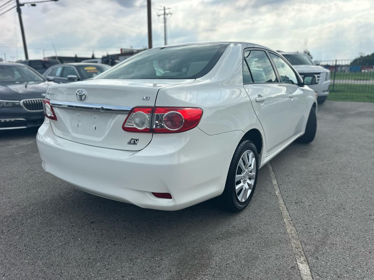Toyota Corolla LE 4-Speed AT 2013