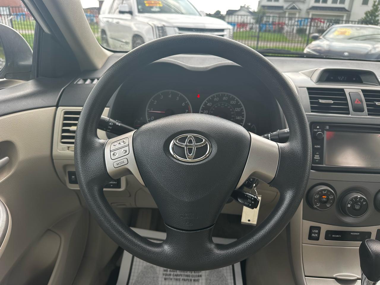 Toyota Corolla LE 4-Speed AT 2013