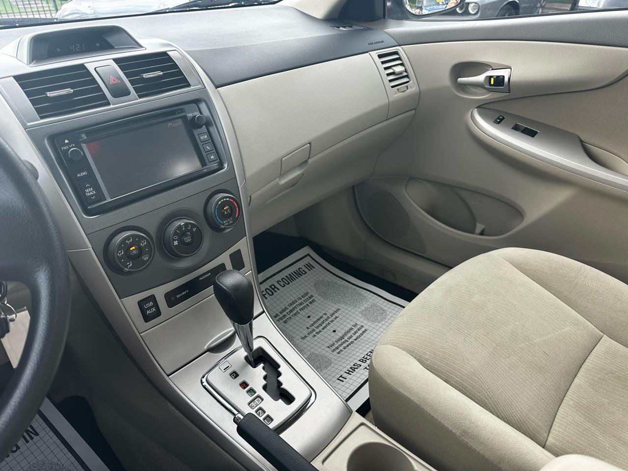 Toyota Corolla LE 4-Speed AT 2013