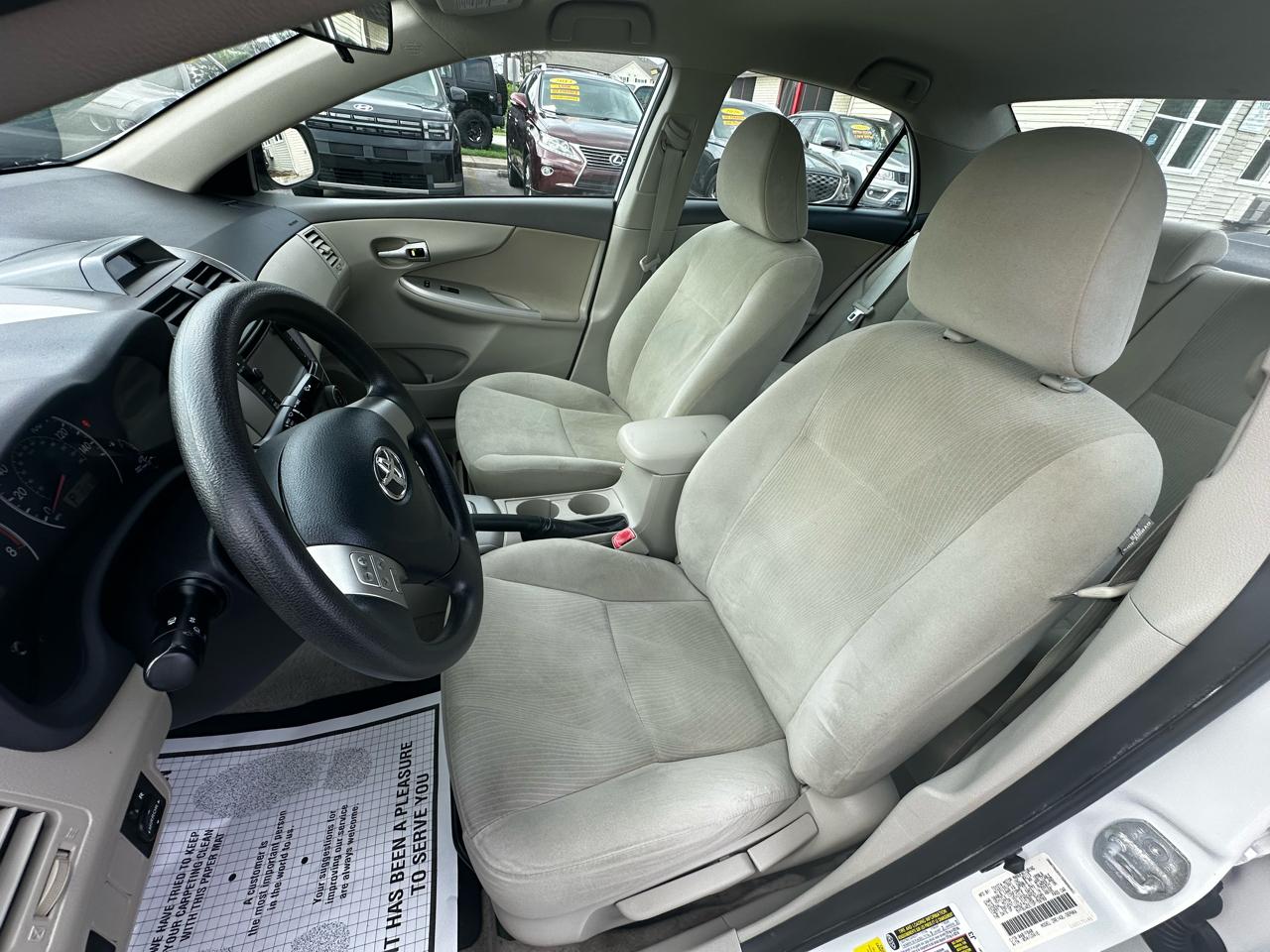 Toyota Corolla LE 4-Speed AT 2013
