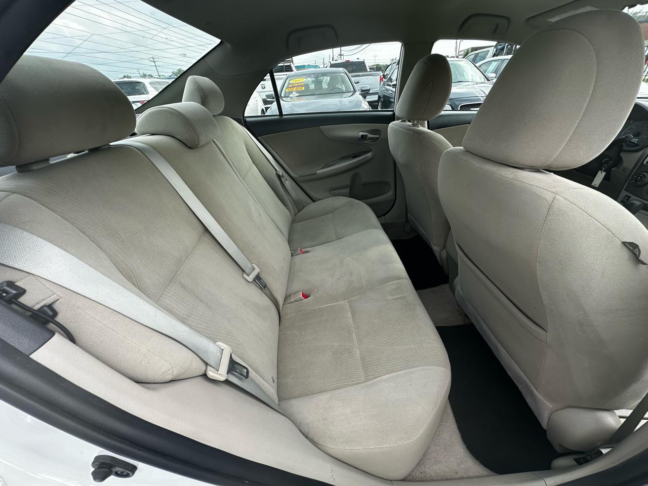 Toyota Corolla LE 4-Speed AT 2013