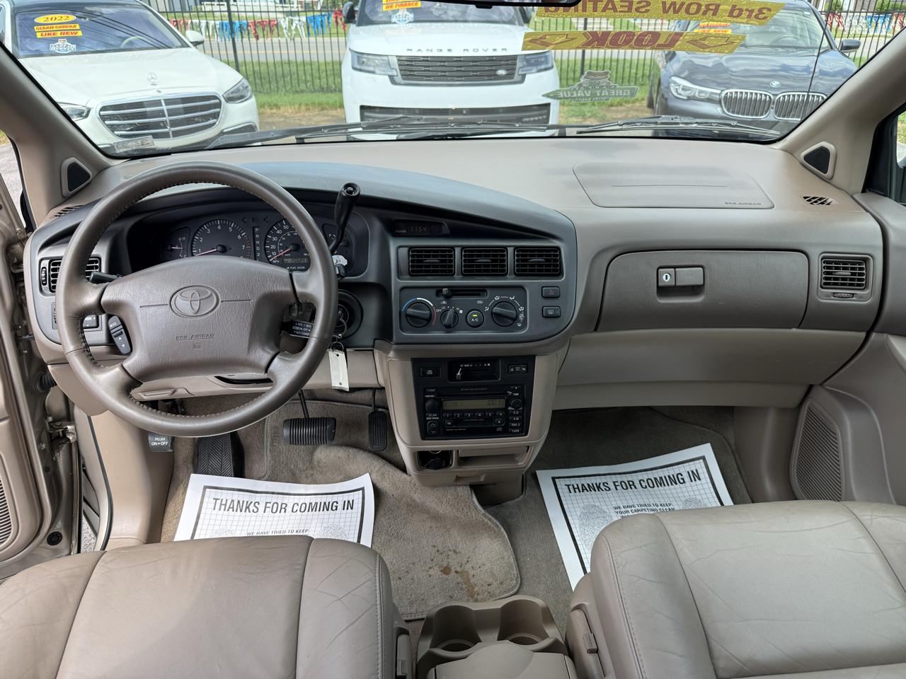 Toyota Sienna LE 4-Door 2000