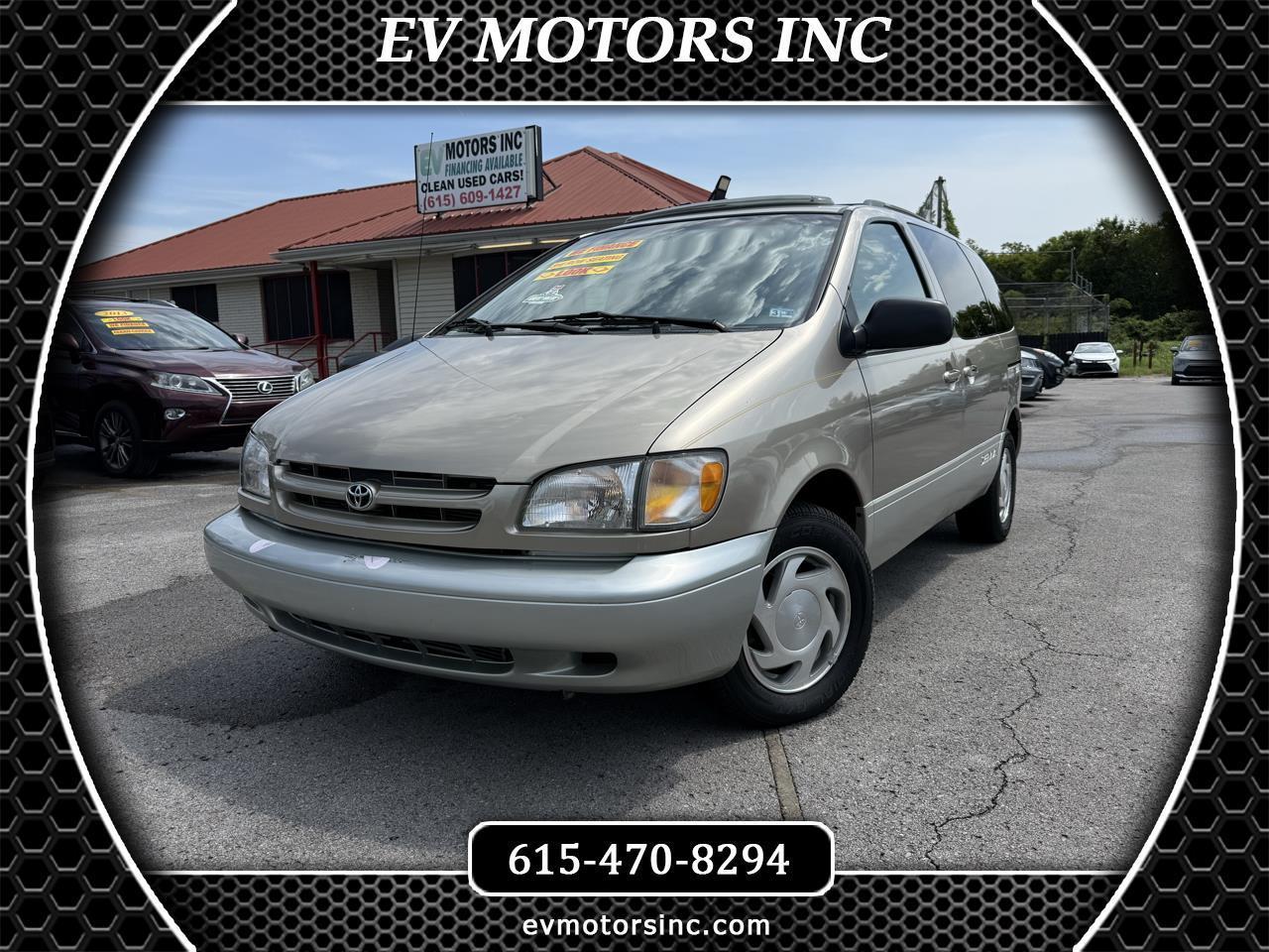 Toyota Sienna LE 4-Door 2000