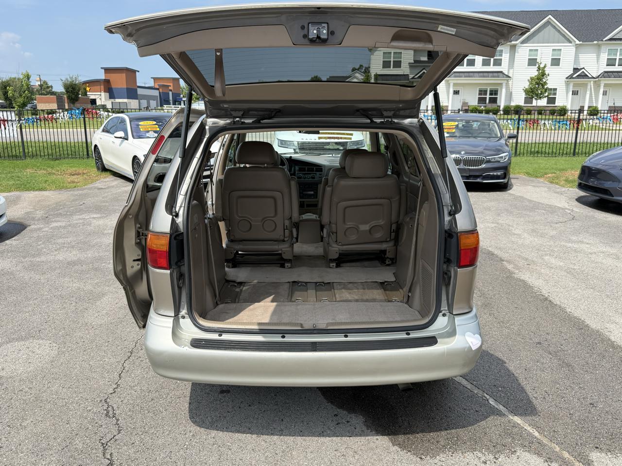 Toyota Sienna LE 4-Door 2000