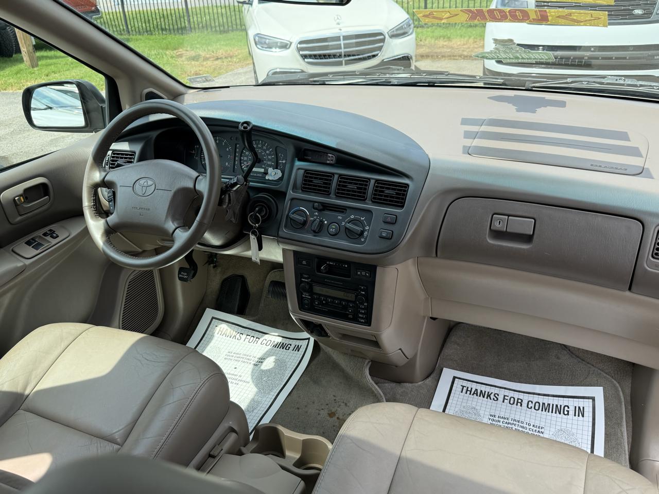 Toyota Sienna LE 4-Door 2000