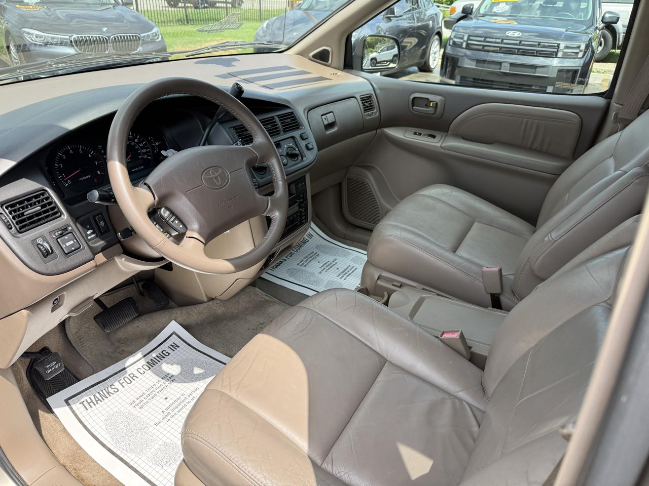 Toyota Sienna LE 4-Door 2000